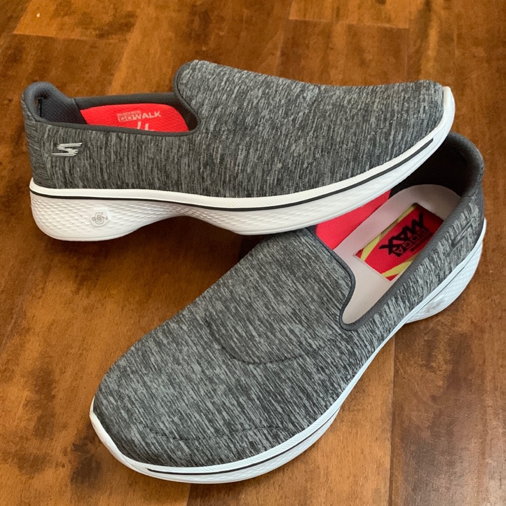 NEW Sketchers GoWalk 4 Performance Shoes